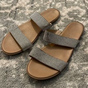 Very cute silver glitter flats